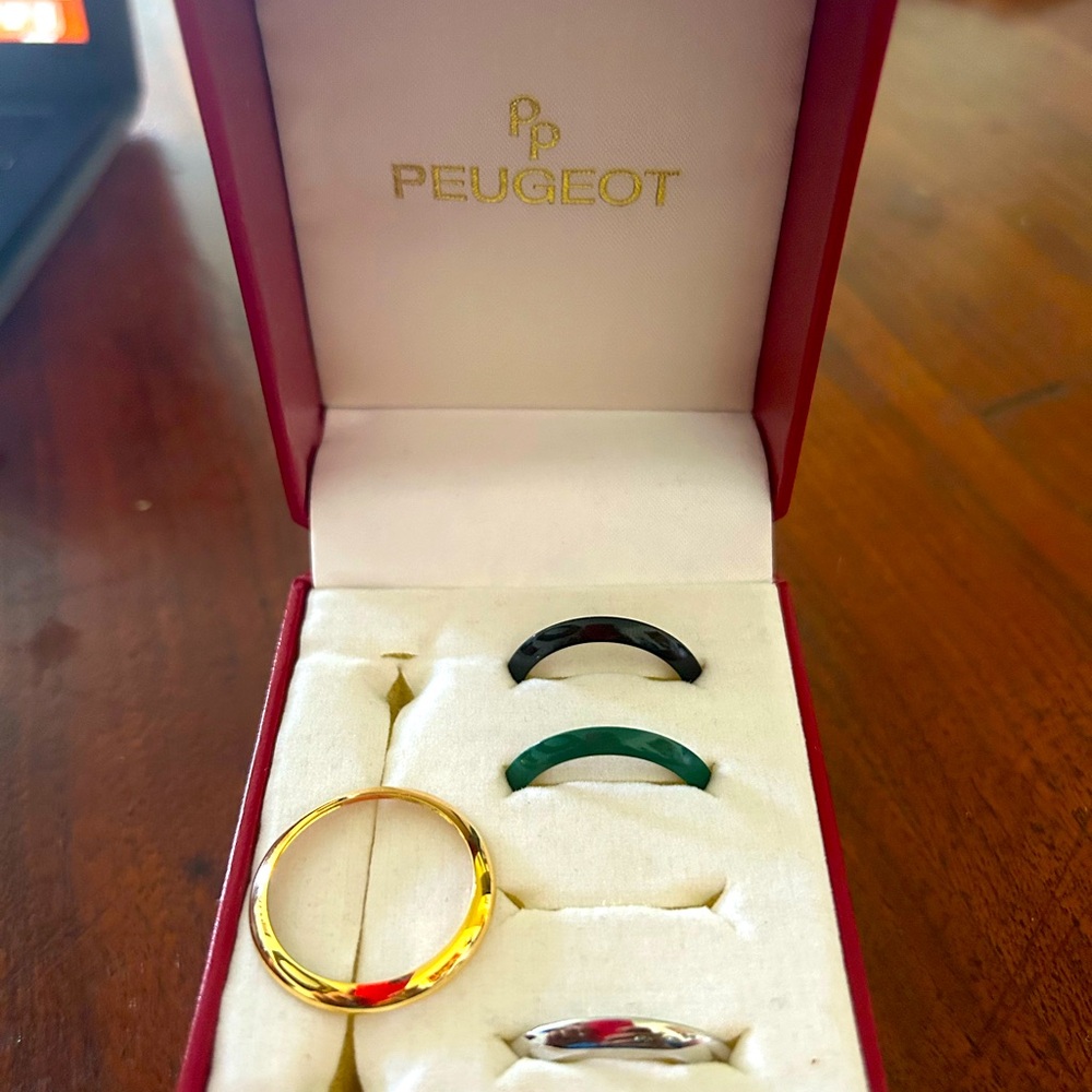 Interchangeable bezels ONLY for Peugeot watch. Bezels are one inch in diameter.